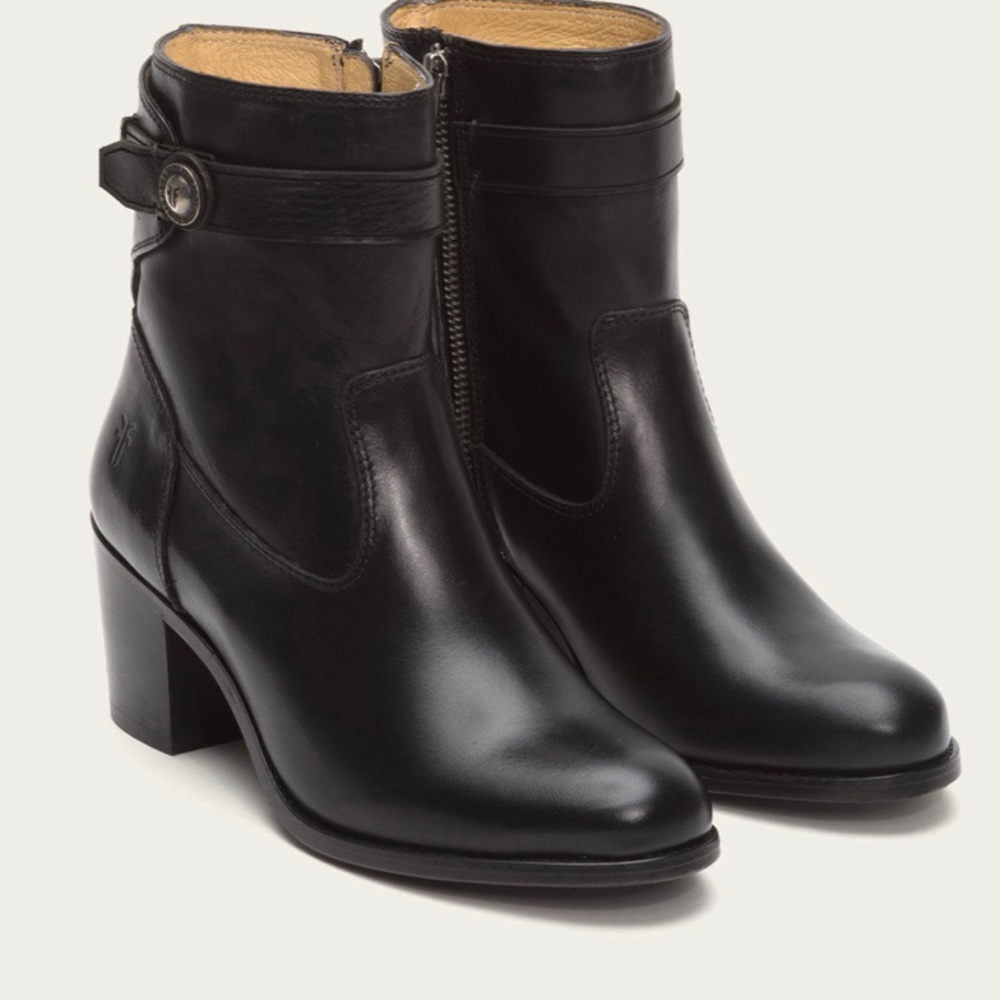 Authentic Frye Malorie Button Short Boot 8.5M